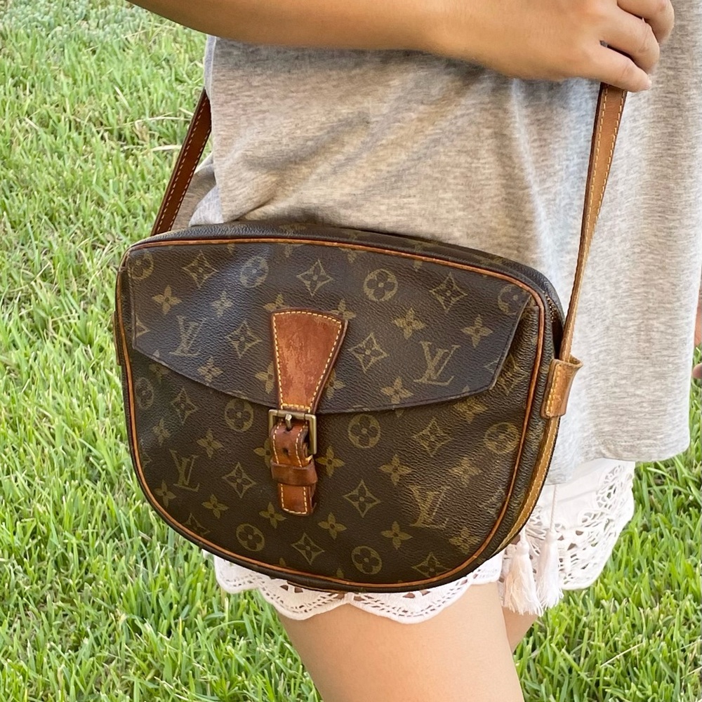 Authentic Louis Vuitton Crossbody Handbag, Shoulder Bag GM size, Leather